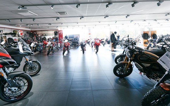 Gebrauchtmotorrad Ducati XDiavel Black Star - Bild 11