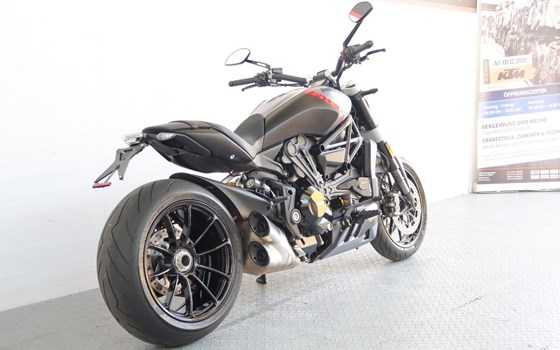 Gebrauchtmotorrad Ducati XDiavel Black Star - Bild 8