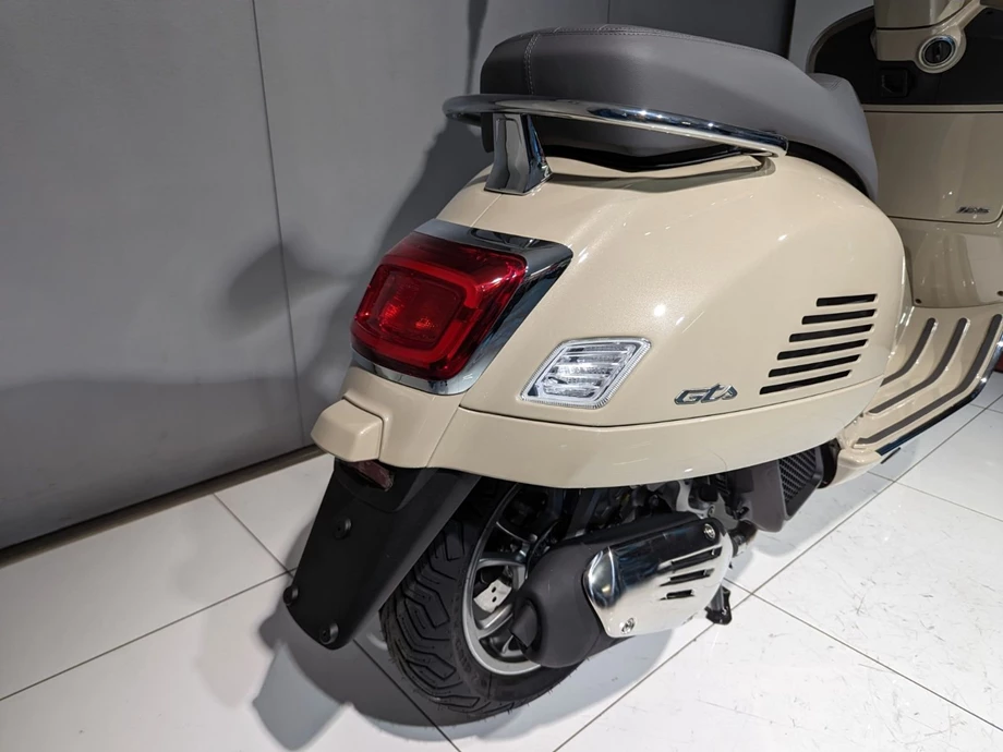 Angebot Vespa GTS 300 Bild 4: Angebot Vespa GTS 300