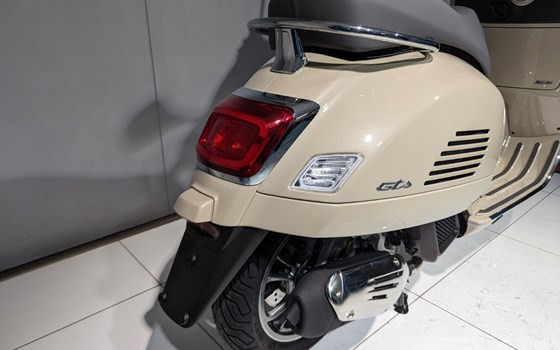 Neufahrzeug Vespa GTS 300 - Bild 4