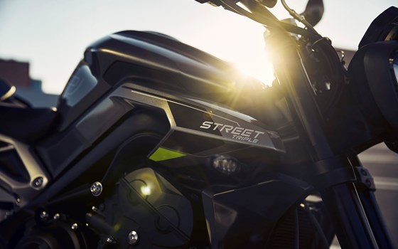 Gebrauchtmotorrad Triumph Street Triple 765 R - Bild 16