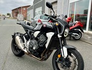 Honda CB1000R+