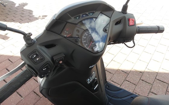 Gebrauchtmotorrad Honda SH300i - Bild 9