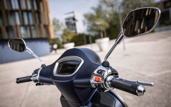 Neufahrzeug Vespa GTS 300 Super Tech - Bild 8