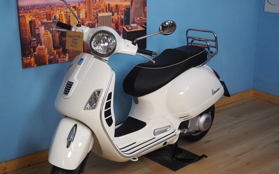 Gebrauchtmotorrad Vespa GTS 300 i.e. Super - Bild 1 Gebrauchtmotorrad Vespa GTS 300 i.e. Super - Bild 1