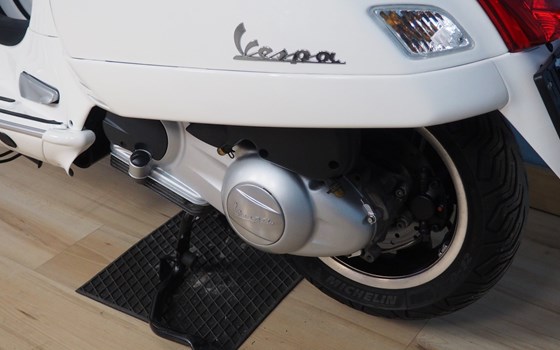 Gebrauchtmotorrad Vespa GTS 300 i.e. Super - Bild 10 Gebrauchtmotorrad Vespa GTS 300 i.e. Super - Bild 10