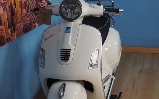 Gebrauchtmotorrad Vespa GTS 300 i.e. Super - Bild 12 Gebrauchtmotorrad Vespa GTS 300 i.e. Super - Bild 12