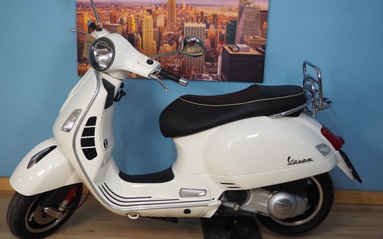 Gebrauchtmotorrad Vespa GTS 300 i.e. Super - Bild 2 Gebrauchtmotorrad Vespa GTS 300 i.e. Super - Bild 2