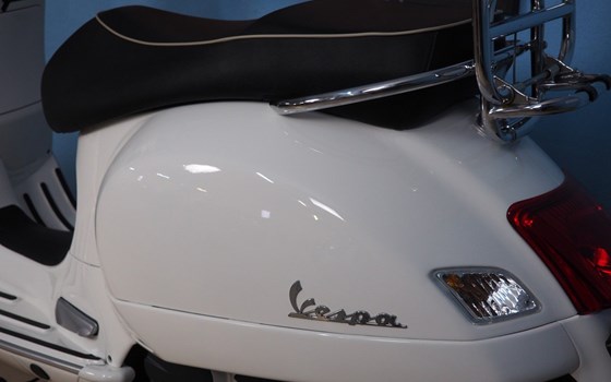 Gebrauchtmotorrad Vespa GTS 300 i.e. Super - Bild 9 Gebrauchtmotorrad Vespa GTS 300 i.e. Super - Bild 9