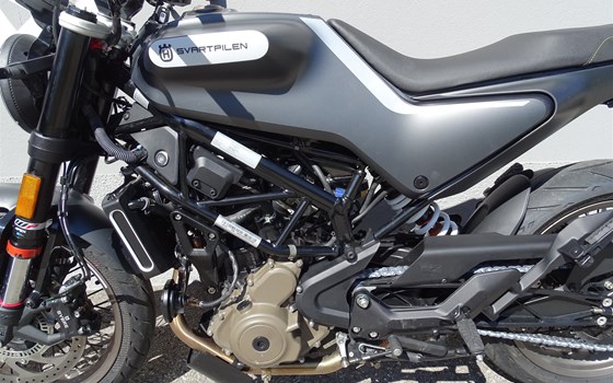 Gebrauchtmotorrad Husqvarna Svartpilen 401 - Bild 8 Gebrauchtmotorrad Husqvarna Svartpilen 401 - Bild 8