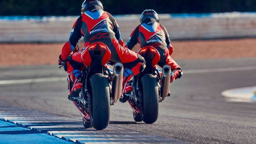 Angebot Honda CBR1000RR-R Fireblade SP Bild 5: Angebot Honda CBR1000RR-R Fireblade SP