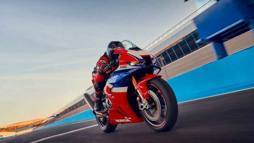 Angebot Honda CBR1000RR-R Fireblade SP Bild 7: Angebot Honda CBR1000RR-R Fireblade SP