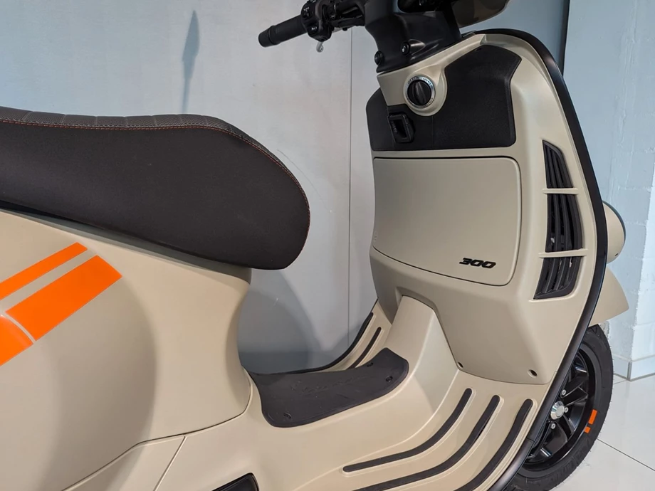 Angebot Vespa GTV 300 Special Edition Sei Giorni Euro4 Bild 11: Angebot Vespa GTV 300 Special Edition Sei Giorni Euro4