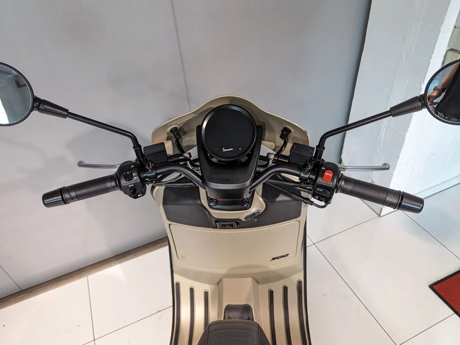 Angebot Vespa GTV 300 Special Edition Sei Giorni Euro4 Bild 13: Angebot Vespa GTV 300 Special Edition Sei Giorni Euro4