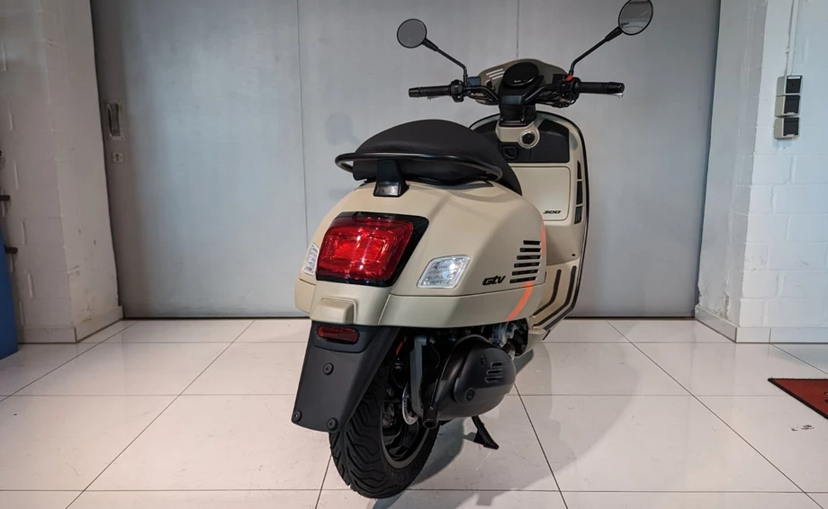 Angebot Vespa GTV 300 Special Edition Sei Giorni Euro4 Bild 5: Angebot Vespa GTV 300 Special Edition Sei Giorni Euro4