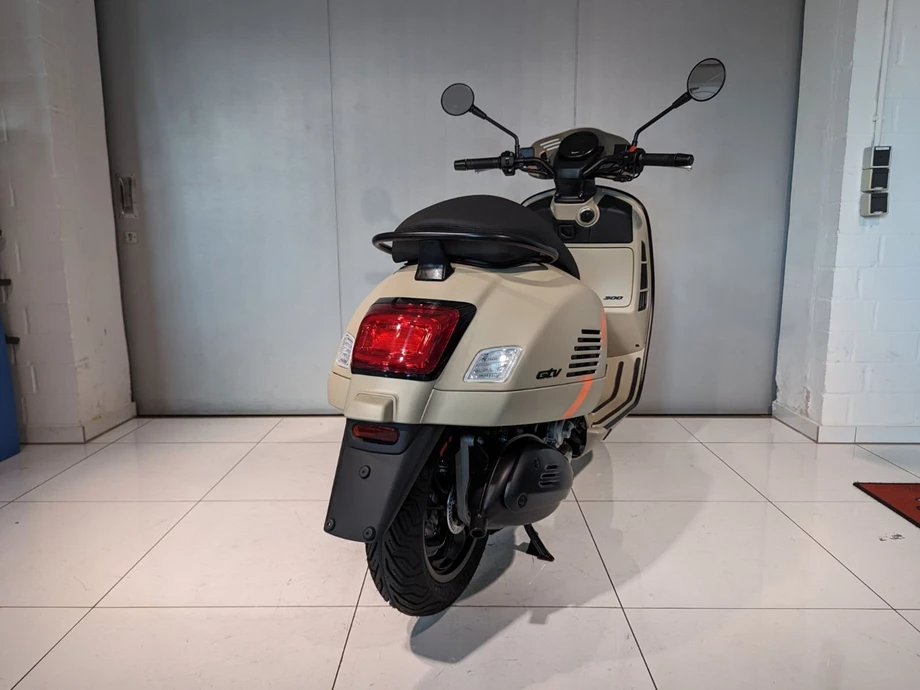 Angebot Vespa GTV 300 Special Edition Sei Giorni Euro4 Bild 5: Angebot Vespa GTV 300 Special Edition Sei Giorni Euro4