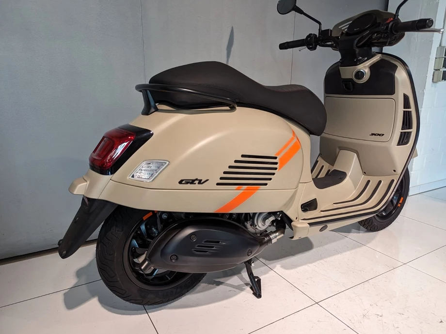 Angebot Vespa GTV 300 Special Edition Sei Giorni Euro4 Bild 8: Angebot Vespa GTV 300 Special Edition Sei Giorni Euro4