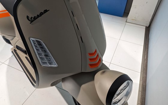 Neufahrzeug Vespa GTV 300 Special Edition Sei Giorni Euro4 - Bild 9