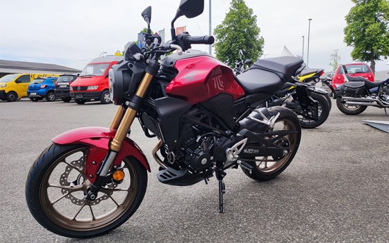 Gebrauchtmotorrad Honda CB300R - Bild 3 Gebrauchtmotorrad Honda CB300R - Bild 3