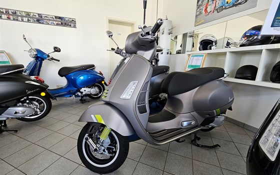 Neufahrzeug Vespa GTS 300 hpe Super Tech - Bild 1