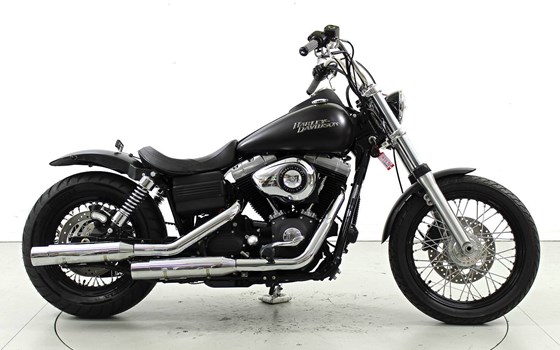 Motorrad Occasion Harley-Davidson Dyna Street Bob FXDB - Bild 4