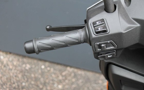 Gebrauchtmotorrad Suzuki Avenis 125 - Bild 5