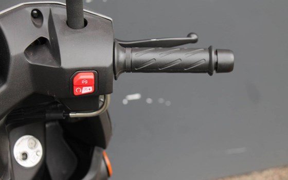 Gebrauchtmotorrad Suzuki Avenis 125 - Bild 6