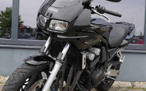 Gebrauchtmotorrad Yamaha FZS 600 Fazer - Bild 8