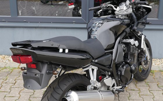 Gebrauchtmotorrad Yamaha FZS 600 Fazer - Bild 9