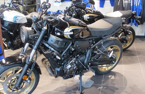 Neumotorrad Yamaha XSR700