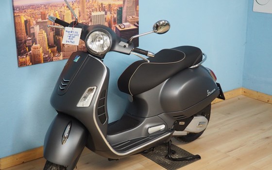 Gebrauchtmotorrad Vespa GTS 125 Supersport iGET - Bild 1 Gebrauchtmotorrad Vespa GTS 125 Supersport iGET - Bild 1