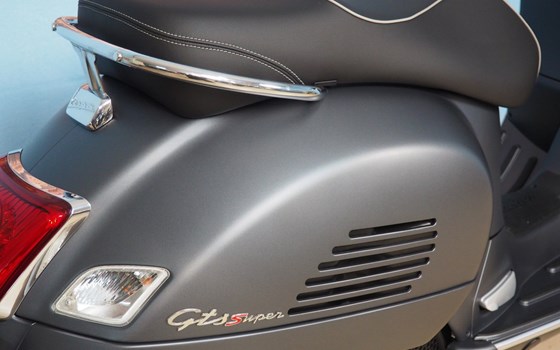 Gebrauchtmotorrad Vespa GTS 125 Supersport iGET - Bild 20 Gebrauchtmotorrad Vespa GTS 125 Supersport iGET - Bild 20