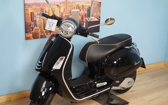 Gebrauchtmotorrad Vespa GTS 125 Super iGET - Bild 1 Gebrauchtmotorrad Vespa GTS 125 Super iGET - Bild 1