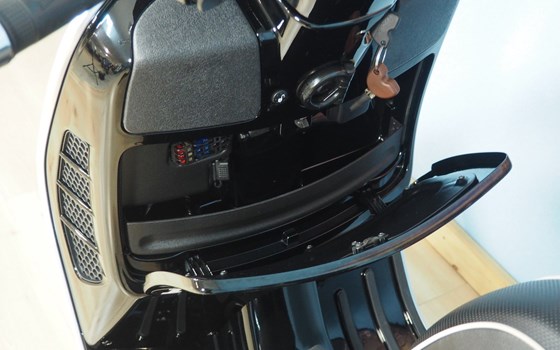 Gebrauchtmotorrad Vespa GTS 125 Super iGET - Bild 5 Gebrauchtmotorrad Vespa GTS 125 Super iGET - Bild 5