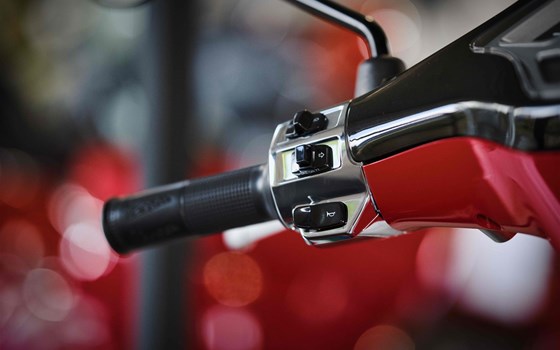 Neufahrzeug Vespa Primavera 50 Disney Mickey Mouse Edition - Bild 10