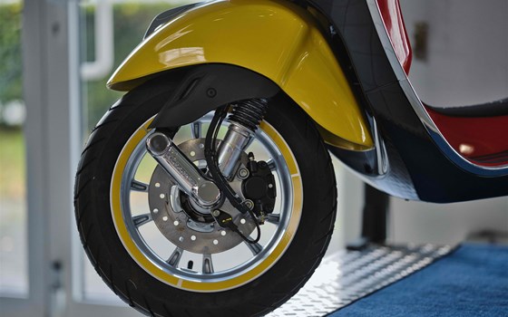 Neufahrzeug Vespa Primavera 50 Disney Mickey Mouse Edition - Bild 15