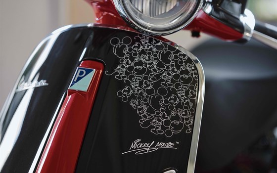 Neufahrzeug Vespa Primavera 50 Disney Mickey Mouse Edition - Bild 5