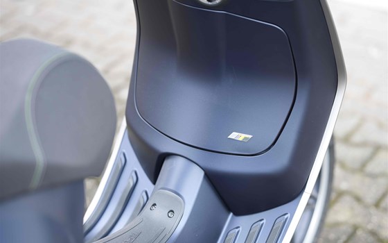 Neufahrzeug Vespa Elettrica 70 km/h - Bild 9