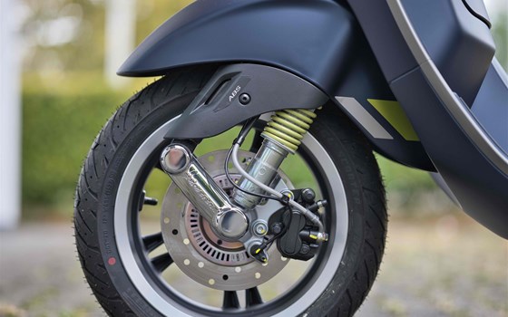 Neufahrzeug Vespa Elettrica 70 km/h - Bild 12