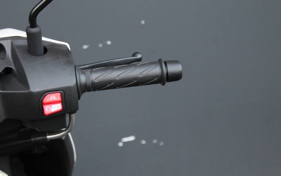 Gebrauchtmotorrad Suzuki Avenis 125 - Bild 6