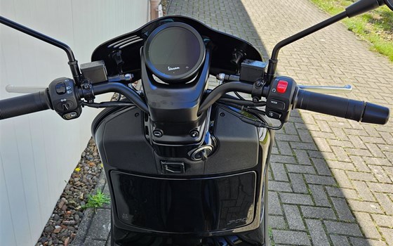Neufahrzeug Vespa GTV 300 - Bild 7