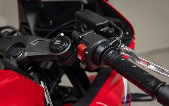 Neufahrzeug Honda CBR650R E-Clutch - Bild 15