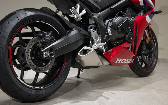 Neufahrzeug Honda CBR650R E-Clutch - Bild 3