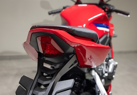 Honda CBR650R (Grand Prix Red)