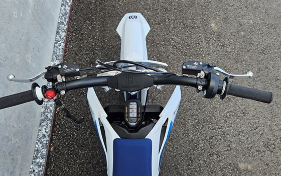 Neufahrzeug Husqvarna EE 3 - Bild 5 Neufahrzeug Husqvarna EE 3 - Bild 5