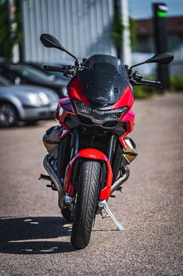 Moto Guzzi V100 Mandello (Rosso Magma) - Bild 2