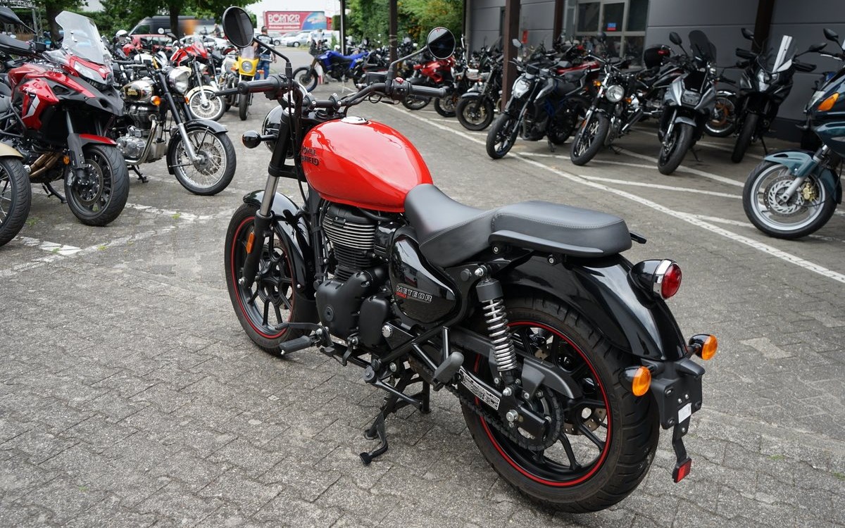 Zum Vergrößern bitte anklicken! Angebot Royal Enfield Meteor 350 Supernova