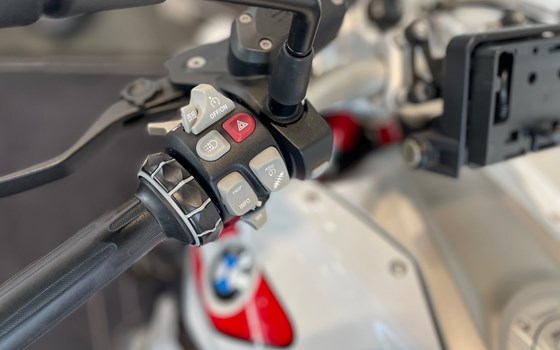 Gebrauchtmotorrad BMW R 1200 R - Bild 4 Gebrauchtmotorrad BMW R 1200 R - Bild 4