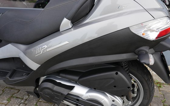 Gebrauchtmotorrad Piaggio MP3 400 - Bild 12