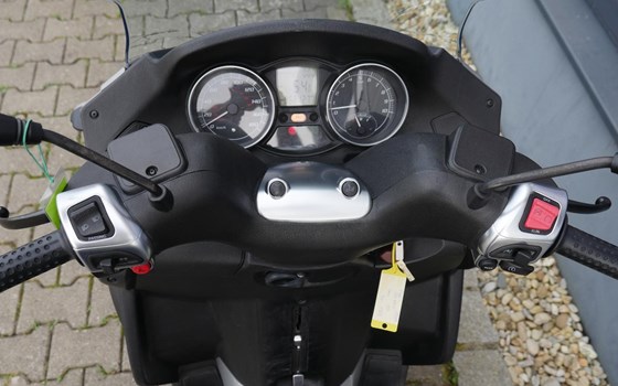 Gebrauchtmotorrad Piaggio MP3 400 - Bild 17